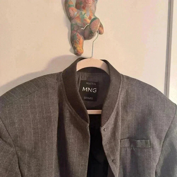 MANGO Padded Pinstripe shoulder jacket NWT - Picture 4 of 8